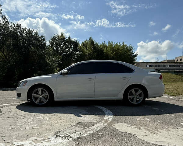 Білий Фольксваген Пассат, об'ємом двигуна 2.5 л та пробігом 209 тис. км за 10900 $, фото 4 на Automoto.ua