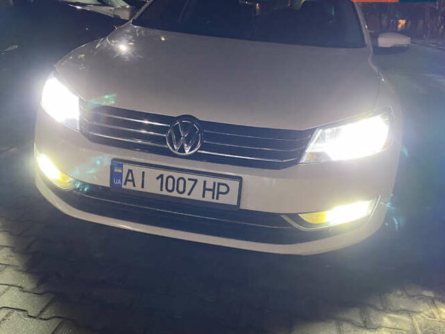 Білий Фольксваген Пассат, об'ємом двигуна 2.48 л та пробігом 220 тис. км за 10700 $, фото 12 на Automoto.ua