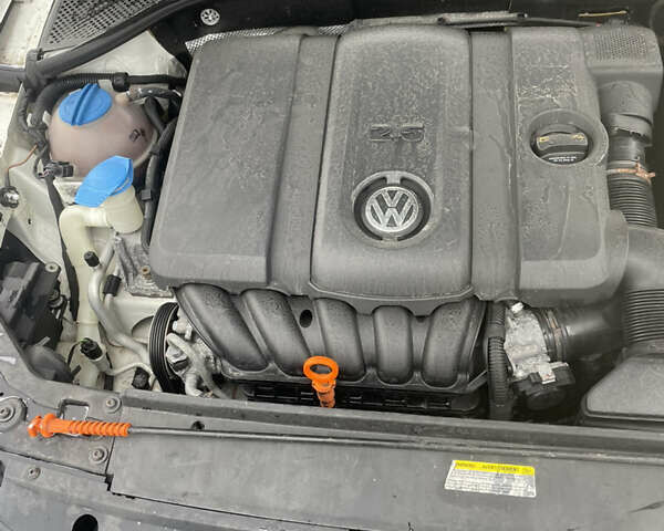 Белый Фольксваген Пассат, объемом двигателя 2.5 л и пробегом 290 тыс. км за 10000 $, фото 8 на Automoto.ua