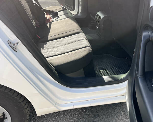 Белый Фольксваген Пассат, объемом двигателя 1.8 л и пробегом 143 тыс. км за 10500 $, фото 10 на Automoto.ua