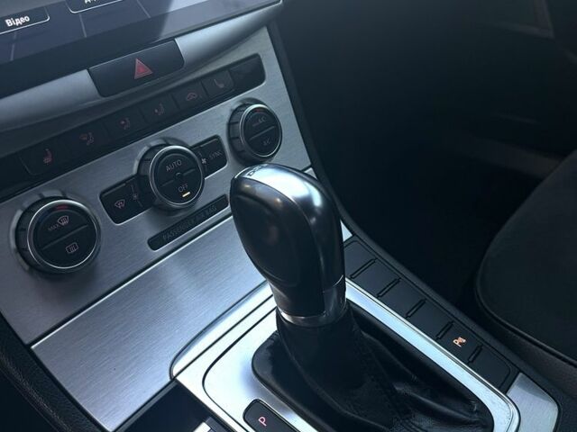 Белый Фольксваген Пассат, объемом двигателя 1.8 л и пробегом 169 тыс. км за 13500 $, фото 10 на Automoto.ua