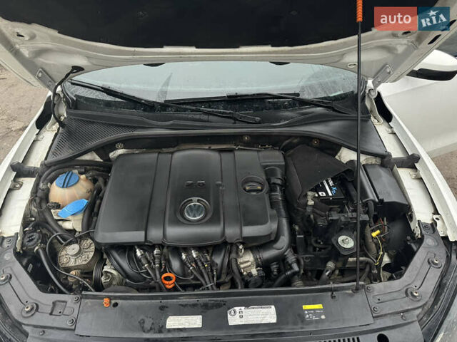 Білий Фольксваген Пассат, об'ємом двигуна 2.5 л та пробігом 201 тис. км за 10400 $, фото 10 на Automoto.ua