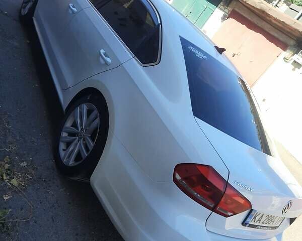 Білий Фольксваген Пассат, об'ємом двигуна 2.5 л та пробігом 195 тис. км за 10000 $, фото 3 на Automoto.ua