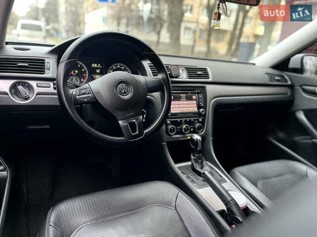 Білий Фольксваген Пассат, об'ємом двигуна 2.5 л та пробігом 322 тис. км за 9999 $, фото 18 на Automoto.ua