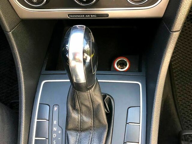 Белый Фольксваген Пассат, объемом двигателя 2.5 л и пробегом 300 тыс. км за 10000 $, фото 7 на Automoto.ua