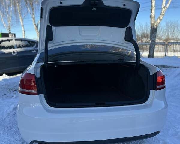 Білий Фольксваген Пассат, об'ємом двигуна 2.5 л та пробігом 249 тис. км за 9500 $, фото 8 на Automoto.ua