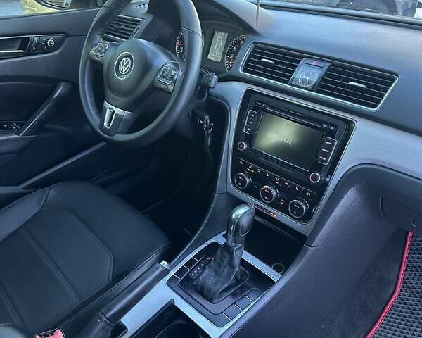 Білий Фольксваген Пассат, об'ємом двигуна 2.5 л та пробігом 249 тис. км за 9500 $, фото 16 на Automoto.ua