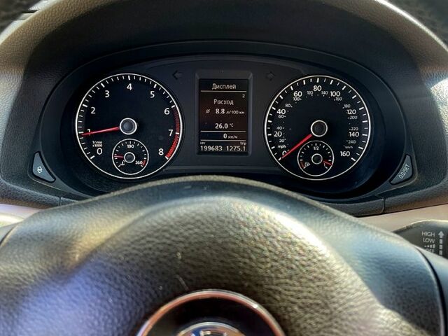 Білий Фольксваген Пассат, об'ємом двигуна 2.5 л та пробігом 200 тис. км за 11100 $, фото 3 на Automoto.ua