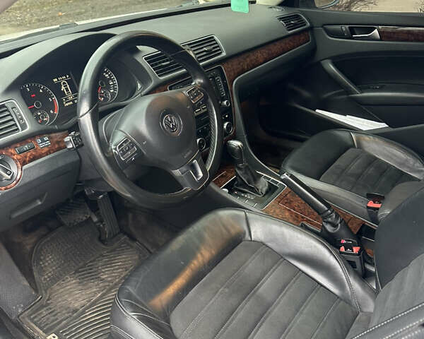 Белый Фольксваген Пассат, объемом двигателя 2 л и пробегом 280 тыс. км за 11000 $, фото 2 на Automoto.ua