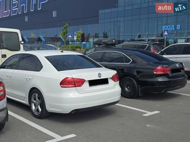 Белый Фольксваген Пассат, объемом двигателя 2.5 л и пробегом 155 тыс. км за 11500 $, фото 29 на Automoto.ua