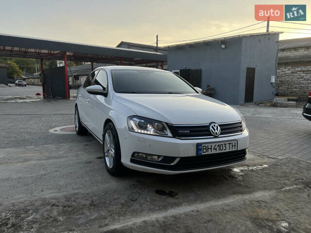 Білий Фольксваген Пассат, об'ємом двигуна 1.6 л та пробігом 299 тис. км за 10800 $, фото 5 на Automoto.ua