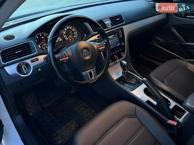 Белый Фольксваген Пассат, объемом двигателя 2.5 л и пробегом 231 тыс. км за 11700 $, фото 7 на Automoto.ua