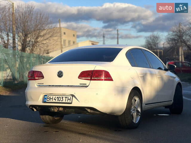 Білий Фольксваген Пассат, об'ємом двигуна 1.6 л та пробігом 299 тис. км за 10800 $, фото 2 на Automoto.ua