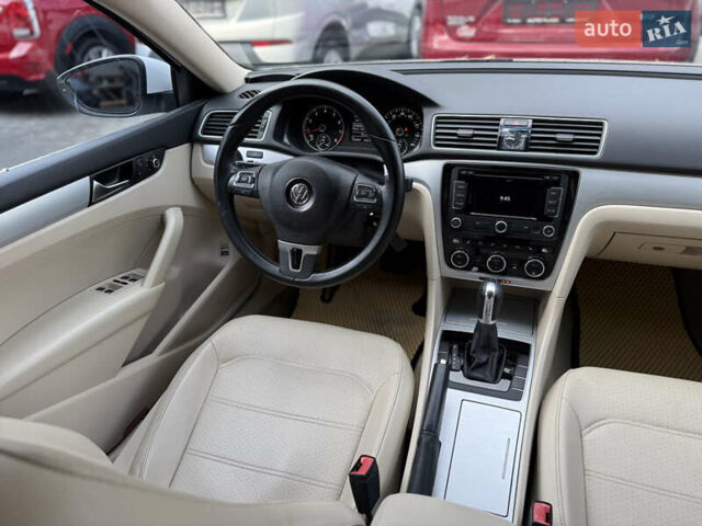 Белый Фольксваген Пассат, объемом двигателя 2.48 л и пробегом 125 тыс. км за 9900 $, фото 41 на Automoto.ua