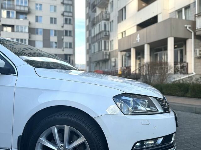 Белый Фольксваген Пассат, объемом двигателя 1.8 л и пробегом 169 тыс. км за 13500 $, фото 6 на Automoto.ua