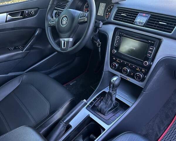 Білий Фольксваген Пассат, об'ємом двигуна 2.5 л та пробігом 249 тис. км за 9500 $, фото 12 на Automoto.ua