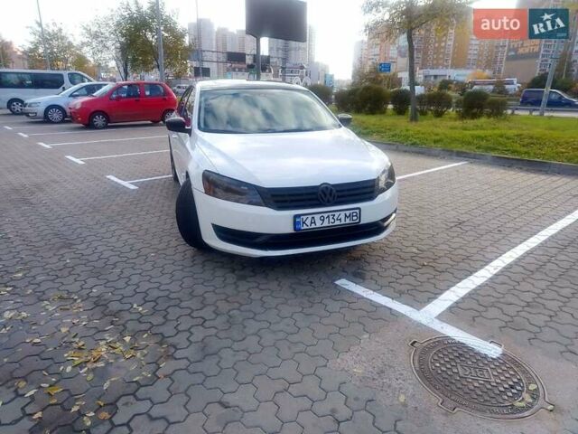 Фольксваген Пассат 2012 в Киеве на Automoto.ua Белый Фольксваген Пассат, объемом двигателя 2.48 л и пробегом 300 тыс. км за 8900 $, фото 6 на Automoto.ua