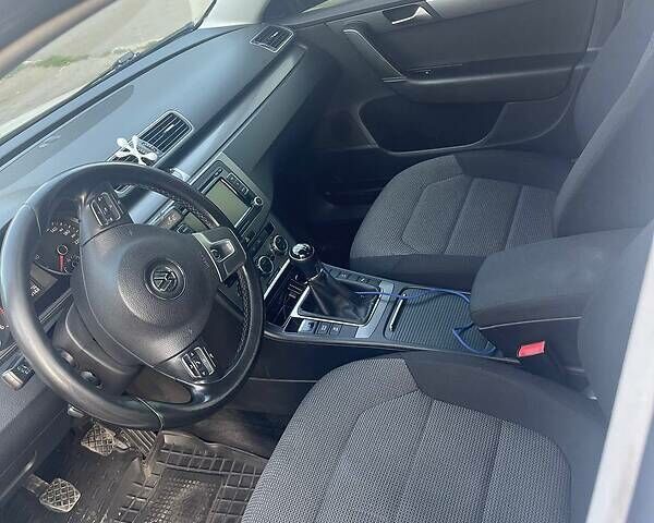 Белый Фольксваген Пассат, объемом двигателя 1.6 л и пробегом 220 тыс. км за 9500 $, фото 8 на Automoto.ua