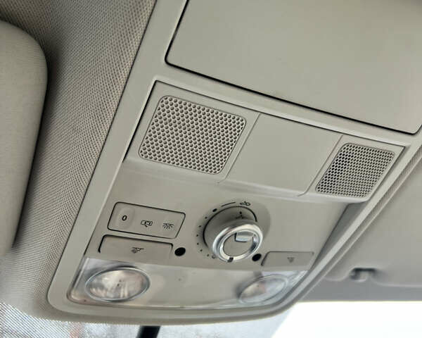 Белый Фольксваген Пассат, объемом двигателя 3.6 л и пробегом 136 тыс. км за 10000 $, фото 19 на Automoto.ua