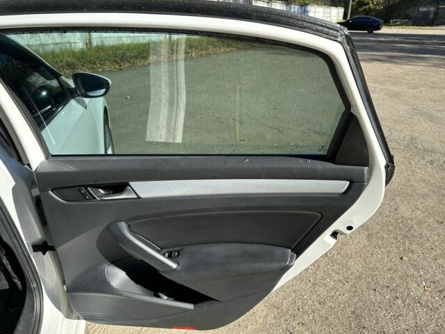 Білий Фольксваген Пассат, об'ємом двигуна 2.5 л та пробігом 209 тис. км за 9300 $, фото 9 на Automoto.ua