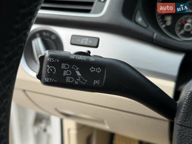 Белый Фольксваген Пассат, объемом двигателя 2.48 л и пробегом 125 тыс. км за 9900 $, фото 48 на Automoto.ua