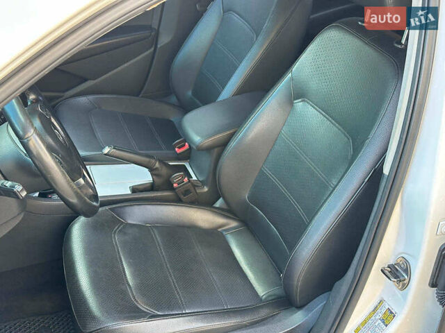 Білий Фольксваген Пассат, об'ємом двигуна 2.5 л та пробігом 277 тис. км за 9440 $, фото 11 на Automoto.ua