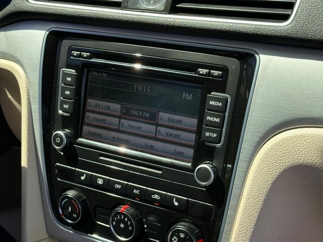 Белый Фольксваген Пассат, объемом двигателя 2.5 л и пробегом 247 тыс. км за 9200 $, фото 12 на Automoto.ua