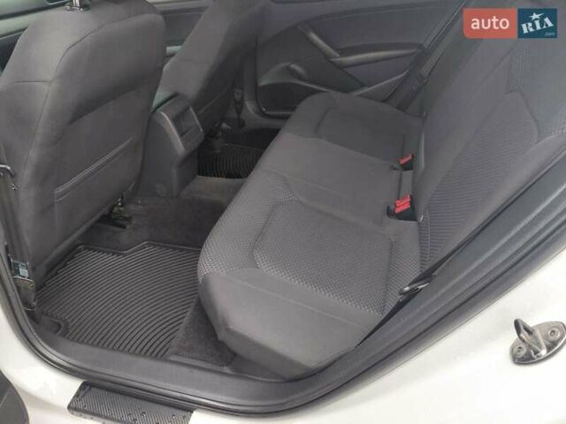 Белый Фольксваген Пассат, объемом двигателя 2.48 л и пробегом 230 тыс. км за 9300 $, фото 14 на Automoto.ua