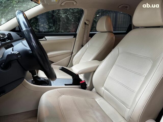 Белый Фольксваген Пассат, объемом двигателя 2.5 л и пробегом 225 тыс. км за 10590 $, фото 19 на Automoto.ua