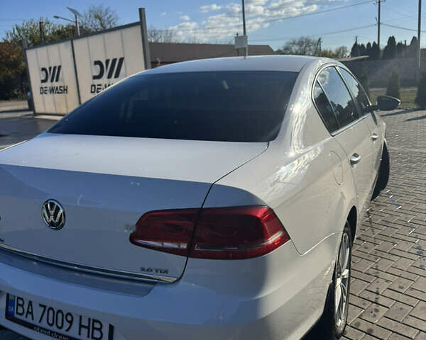 Фольксваген Пассат 2012 в Новоукраинке на Automoto.ua Белый Фольксваген Пассат, объемом двигателя 1.97 л и пробегом 162 тыс. км за 14400 $, фото 7 на Automoto.ua