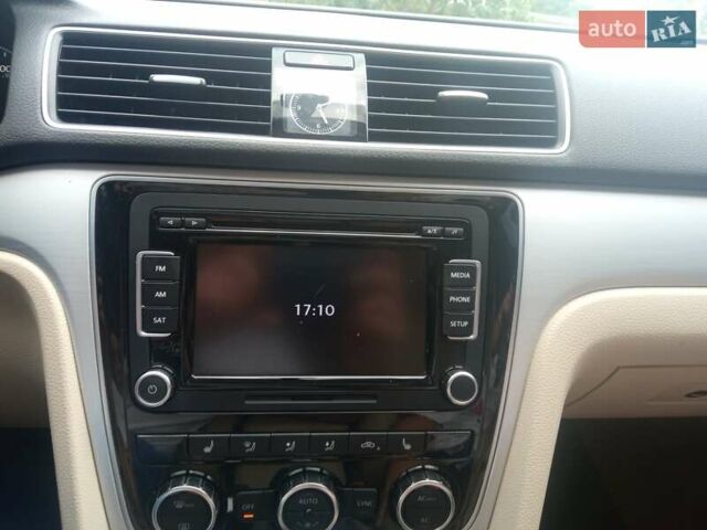Білий Фольксваген Пассат, об'ємом двигуна 2.5 л та пробігом 172 тис. км за 11900 $, фото 6 на Automoto.ua