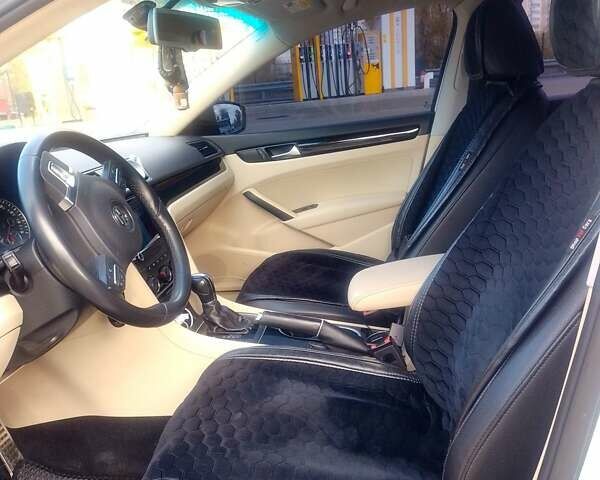 Фольксваген Пассат 2012 в Киеве на Automoto.ua Белый Фольксваген Пассат, объемом двигателя 2.48 л и пробегом 300 тыс. км за 8900 $, фото 7 на Automoto.ua