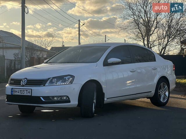 Білий Фольксваген Пассат, об'ємом двигуна 1.6 л та пробігом 299 тис. км за 10800 $, фото 3 на Automoto.ua