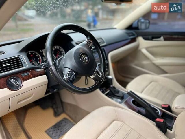 Білий Фольксваген Пассат, об'ємом двигуна 2.48 л та пробігом 217 тис. км за 9400 $, фото 5 на Automoto.ua