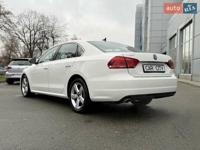 Білий Фольксваген Пассат, об'ємом двигуна 2.5 л та пробігом 239 тис. км за 9300 $, фото 4 на Automoto.ua