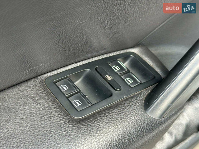 Білий Фольксваген Пассат, об'ємом двигуна 2.5 л та пробігом 277 тис. км за 9440 $, фото 9 на Automoto.ua