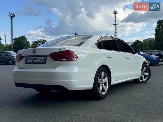 Белый Фольксваген Пассат, объемом двигателя 2.5 л и пробегом 270 тыс. км за 8799 $, фото 6 на Automoto.ua