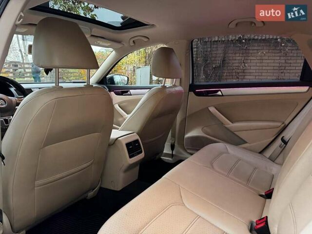 Білий Фольксваген Пассат, об'ємом двигуна 2.5 л та пробігом 190 тис. км за 10790 $, фото 27 на Automoto.ua