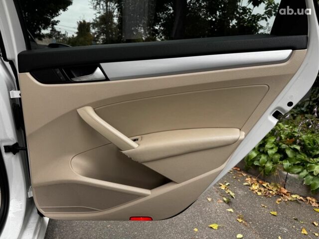 Белый Фольксваген Пассат, объемом двигателя 2.5 л и пробегом 225 тыс. км за 10590 $, фото 23 на Automoto.ua