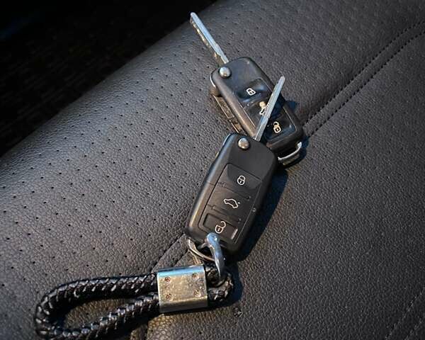 Белый Фольксваген Пассат, объемом двигателя 2.5 л и пробегом 231 тыс. км за 11700 $, фото 9 на Automoto.ua