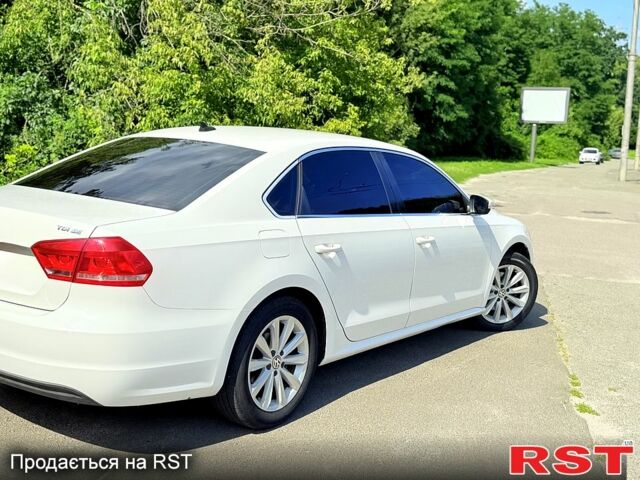 Білий Фольксваген Пассат, об'ємом двигуна 2 л та пробігом 196 тис. км за 10700 $, фото 4 на Automoto.ua