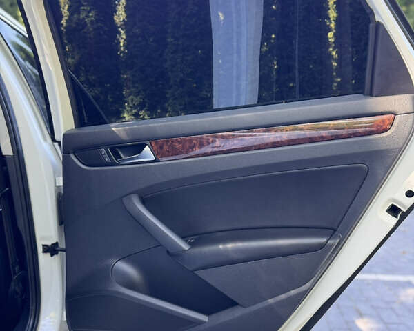 Белый Фольксваген Пассат, объемом двигателя 2 л и пробегом 178 тыс. км за 13000 $, фото 27 на Automoto.ua