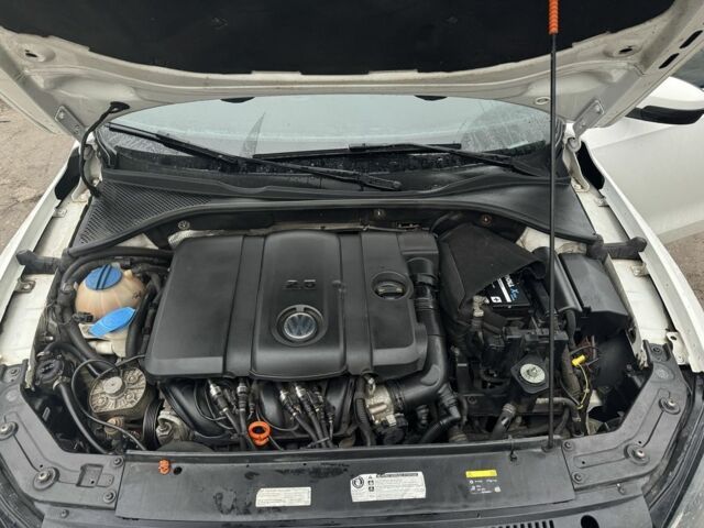 Белый Фольксваген Пассат, объемом двигателя 2.5 л и пробегом 201 тыс. км за 10400 $, фото 10 на Automoto.ua