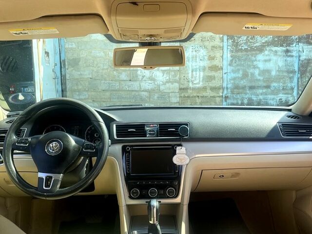 Білий Фольксваген Пассат, об'ємом двигуна 2.5 л та пробігом 200 тис. км за 11100 $, фото 2 на Automoto.ua