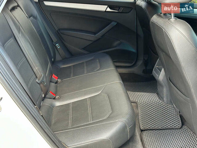 Білий Фольксваген Пассат, об'ємом двигуна 2.5 л та пробігом 277 тис. км за 9440 $, фото 17 на Automoto.ua