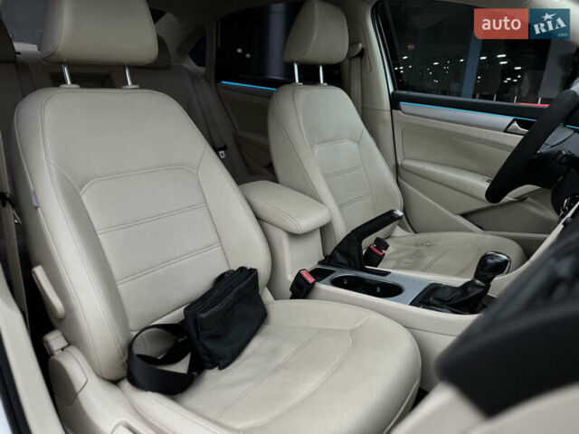 Белый Фольксваген Пассат, объемом двигателя 2.5 л и пробегом 188 тыс. км за 10590 $, фото 55 на Automoto.ua