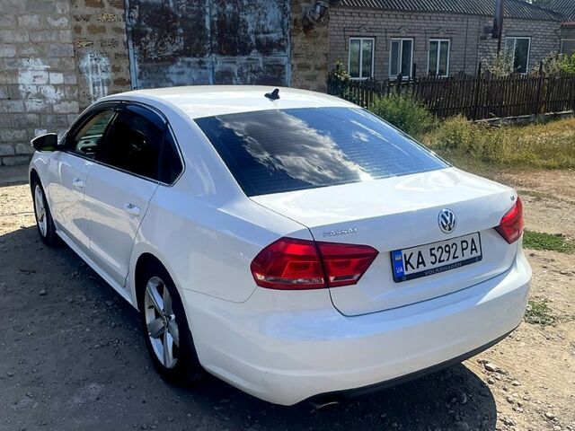 Білий Фольксваген Пассат, об'ємом двигуна 2.5 л та пробігом 200 тис. км за 11100 $, фото 1 на Automoto.ua