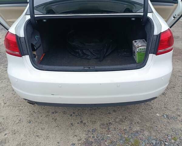 Білий Фольксваген Пассат, об'ємом двигуна 2.5 л та пробігом 223 тис. км за 10400 $, фото 9 на Automoto.ua