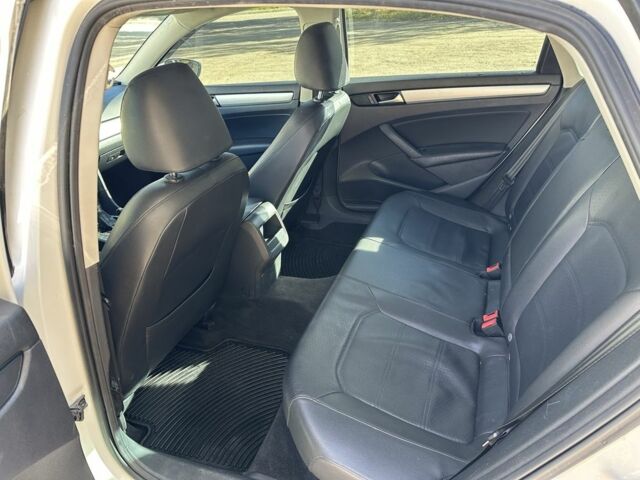 Білий Фольксваген Пассат, об'ємом двигуна 2.5 л та пробігом 209 тис. км за 9300 $, фото 8 на Automoto.ua