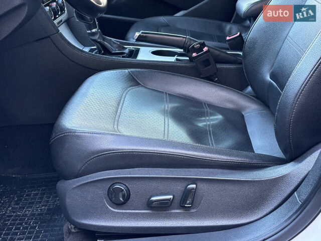 Белый Фольксваген Пассат, объемом двигателя 2.5 л и пробегом 250 тыс. км за 10000 $, фото 6 на Automoto.ua